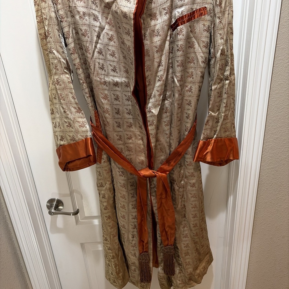Vtg  1950's Asian Beautiful Satin‎ / Silk Kimono Robe SZ Small 48" Long x 20" W - Picture 3 of 10